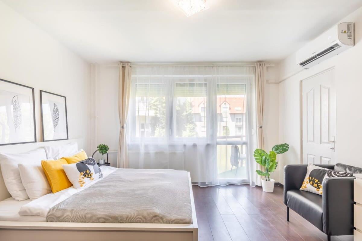 Appartamento Sunny Balcony - Cute And Cozy Budapest Esterno foto