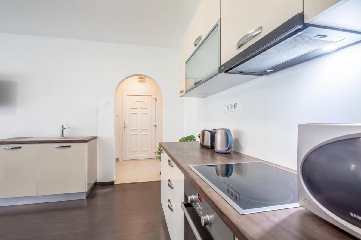 Appartamento Sunny Balcony - Cute And Cozy Budapest Esterno foto