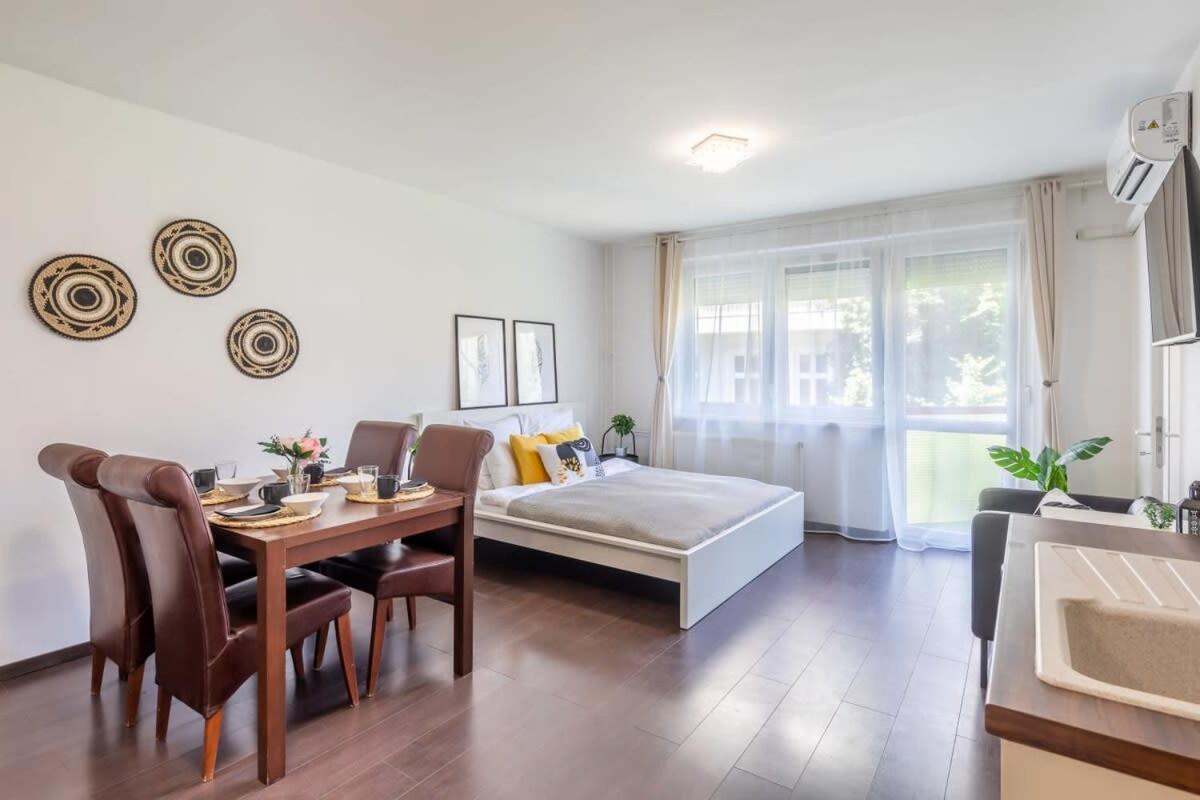 Appartamento Sunny Balcony - Cute And Cozy Budapest Esterno foto