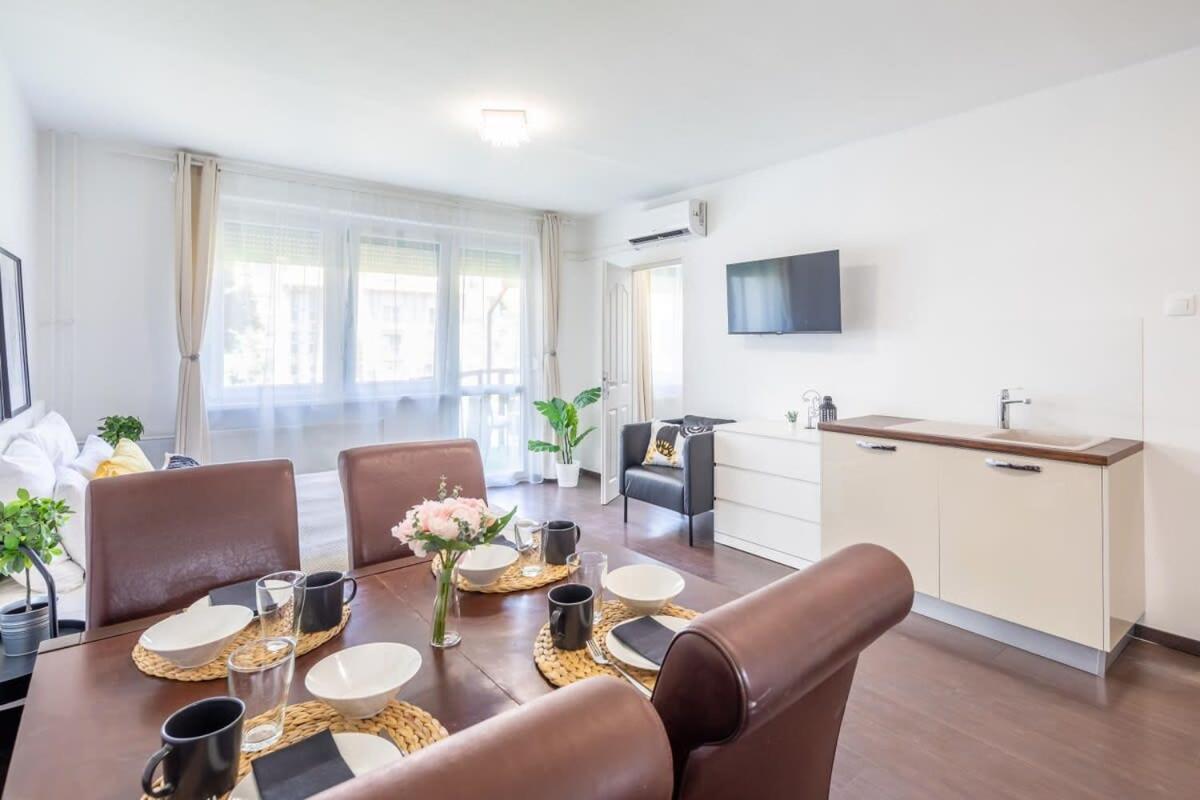 Appartamento Sunny Balcony - Cute And Cozy Budapest Esterno foto