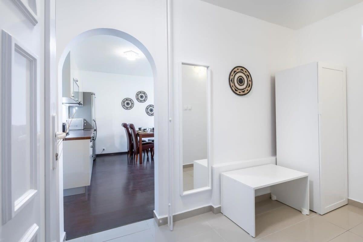 Appartamento Sunny Balcony - Cute And Cozy Budapest Esterno foto