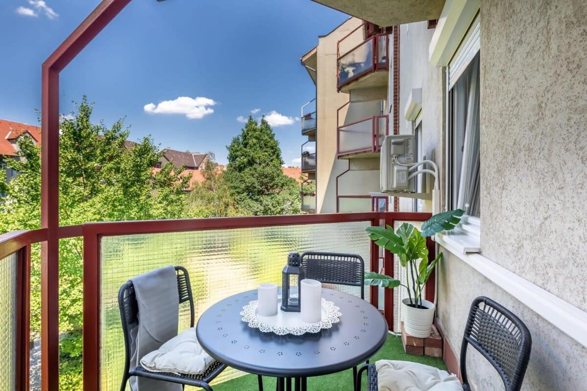 Appartamento Sunny Balcony - Cute And Cozy Budapest Esterno foto